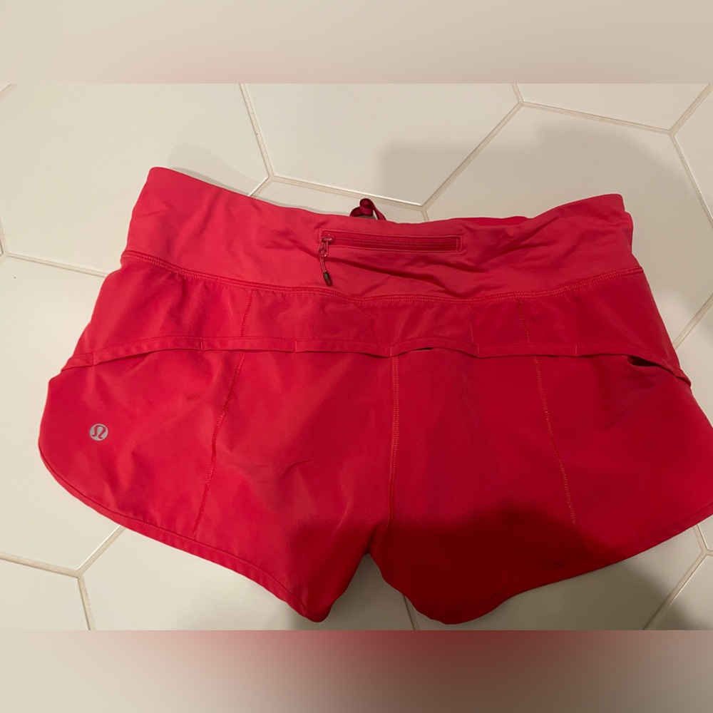 Lulu size 6 2.5 light red/pink